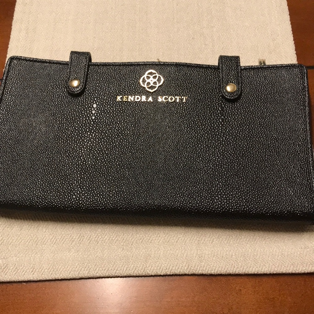 Kendra Scott travel case